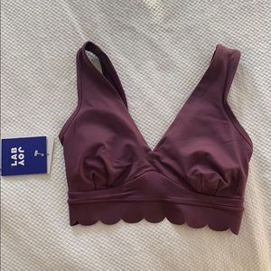 Women’s Premium Scallop V-Neck Sports bra